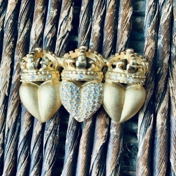 ✨💛 Gold Tone Triple Puffed Heart Brooch Pin with Rhinestones ✨ - Picture 5 of 5